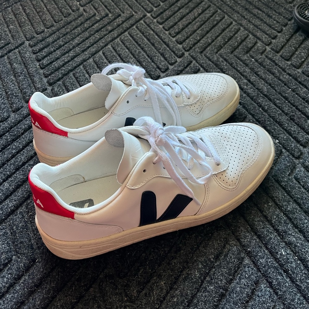 Veja V-10 LEATHER WHITE NAUTICO PEKIN, size M9
